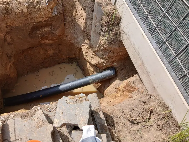 Rura osłonowa w rejonie istniejącej infrastruktury